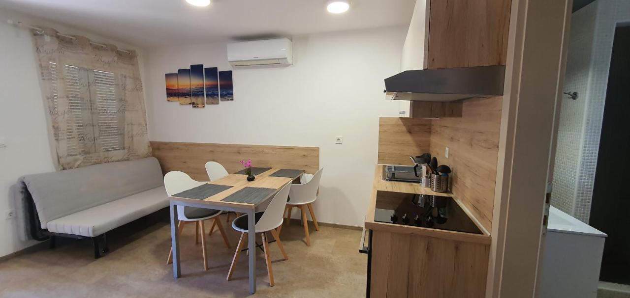 Bungalow Comfort 100 M From The Beach Premantura Ngoại thất bức ảnh