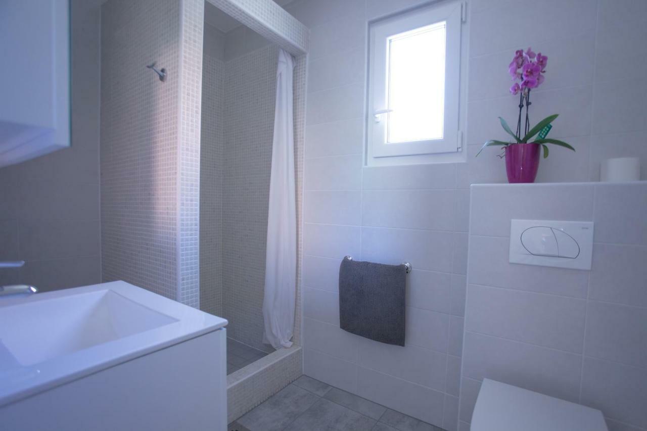 Bungalow Comfort 100 M From The Beach Premantura Ngoại thất bức ảnh